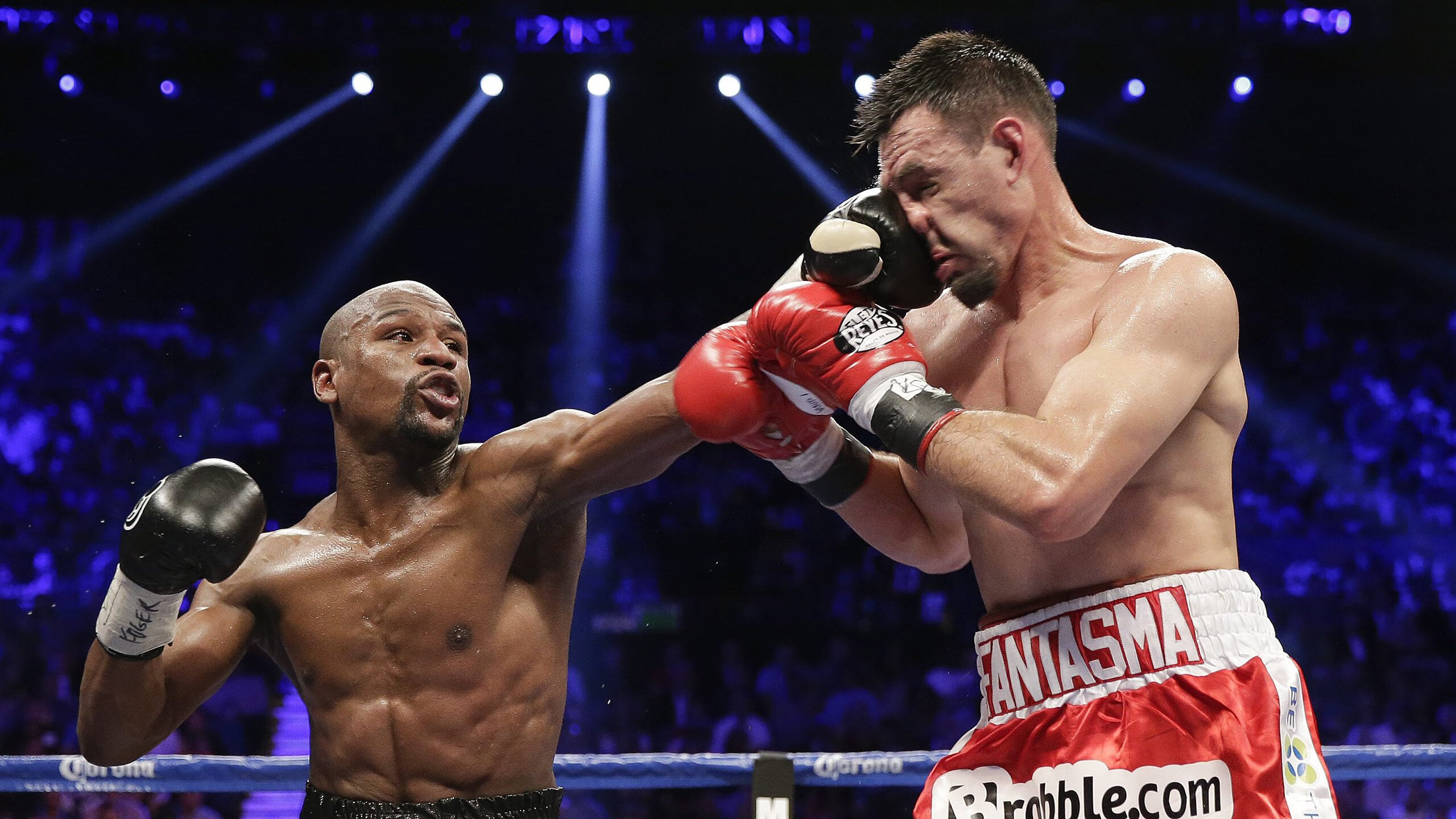 开云体育官方下载-库里接受现场挑战三分球完美命中，库里三分是最准的吗