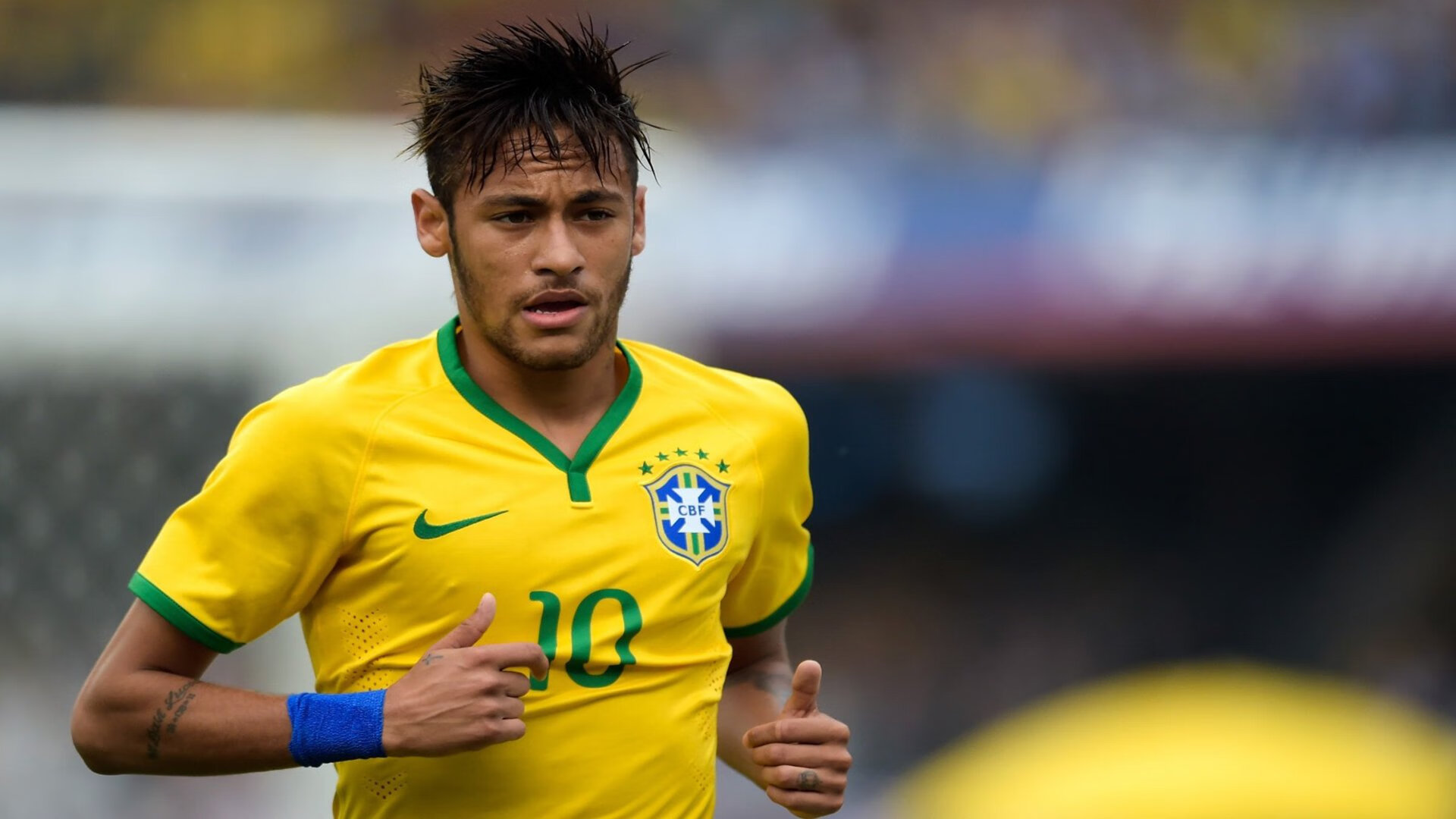 开云APP-虚拟现实足球比赛模拟场景，让青少年体验“未来战场”